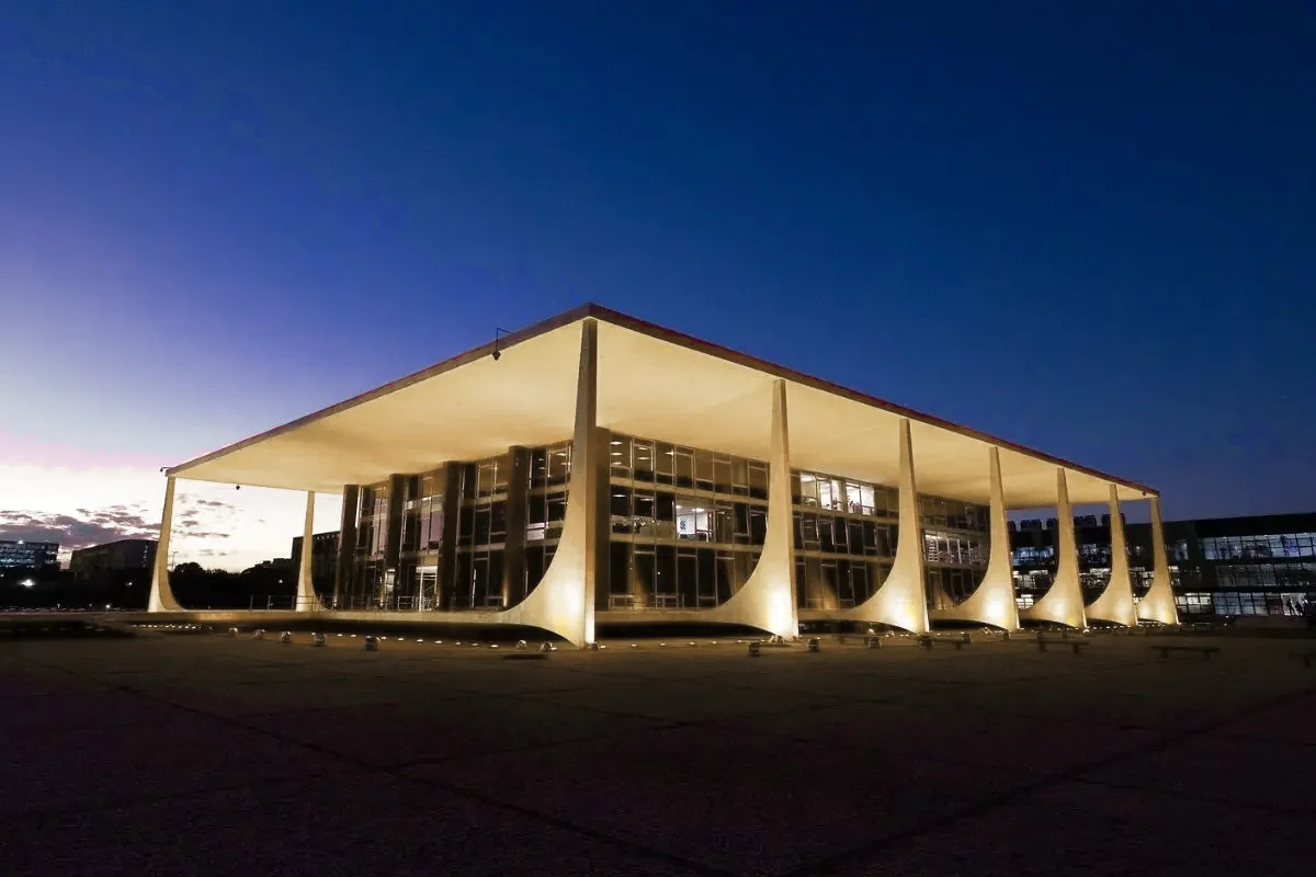 Supremo Tribunal Federal em Brasília ao anoitecer